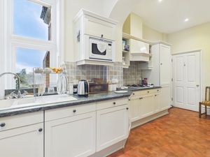 Kitchen- click for photo gallery